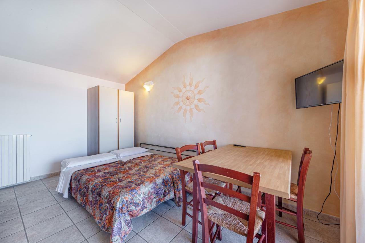 Marina Manna Hotel And Club Village Valledoria  Extérieur photo